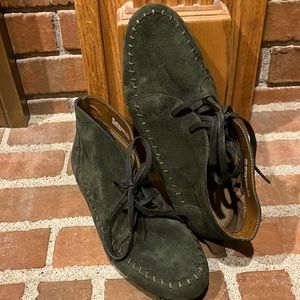 EUC Sz 8M Aerosoles dark green suede ‘driving range’ shoes.